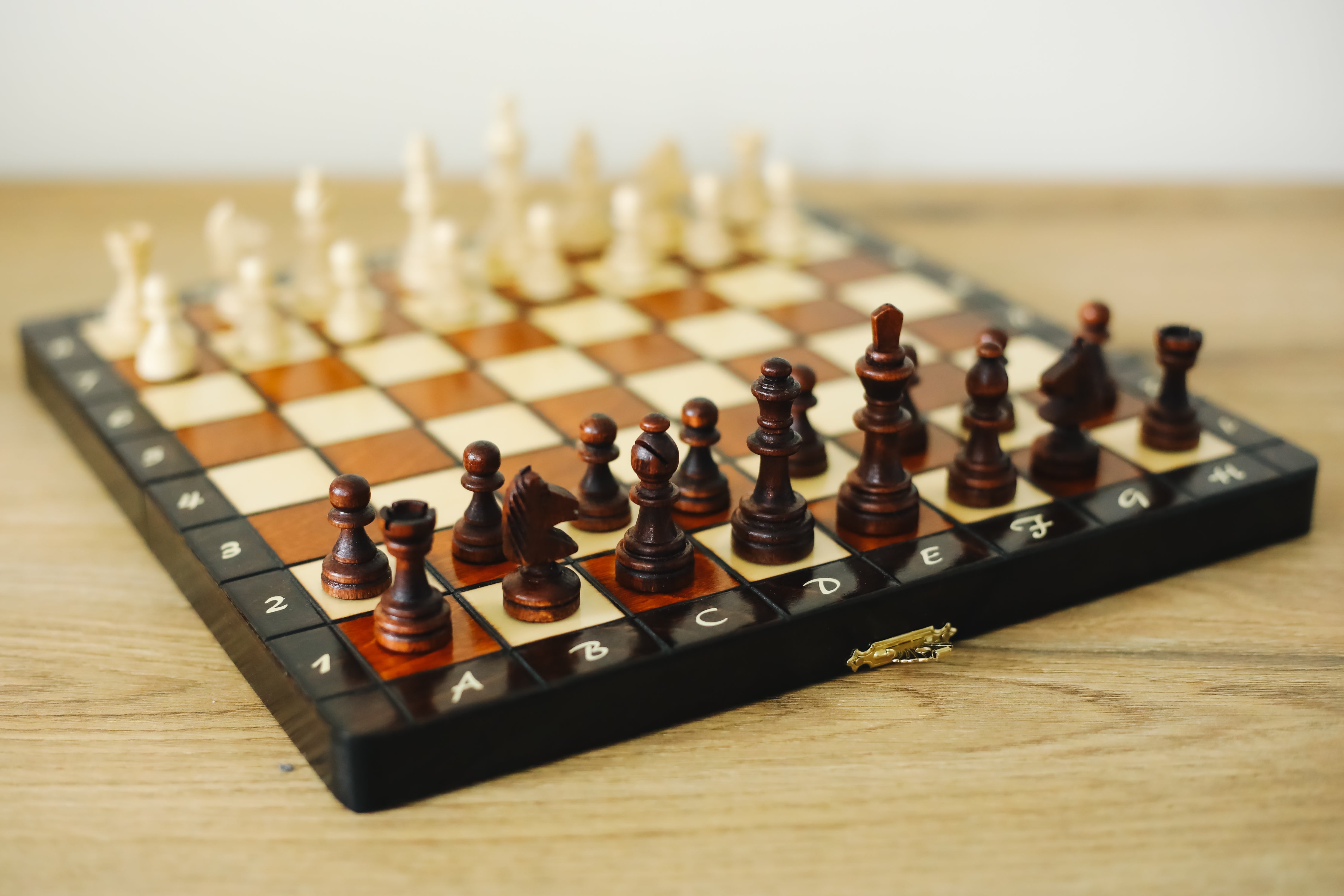 Classic wooden magnetic chess set - Board dimensions: 11x5.5x1.6 inch (280x140x40 mm) - Gift for Father's Day